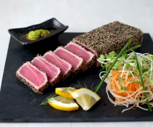 Black Pepper Tuna (Sashimi)