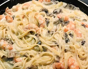 Fettuccine Alfredo with Shrimp & Mushrooms