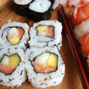 Salmon & Mango Roll