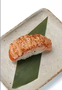 Aburi Salmon Harasu (Belly) (Nigiri)