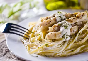 CHICKEN ALFREDO