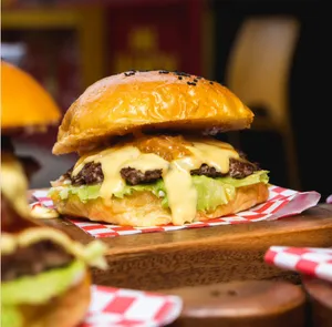 CHEESE BURGER