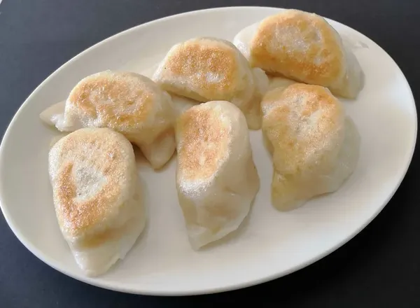 Steamed or pan fried vegetarian dumplings (6pcs)  🍃